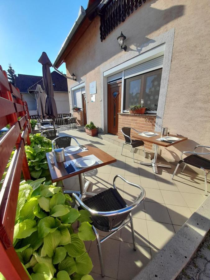 Acs Apartman Heviz Bagian luar foto