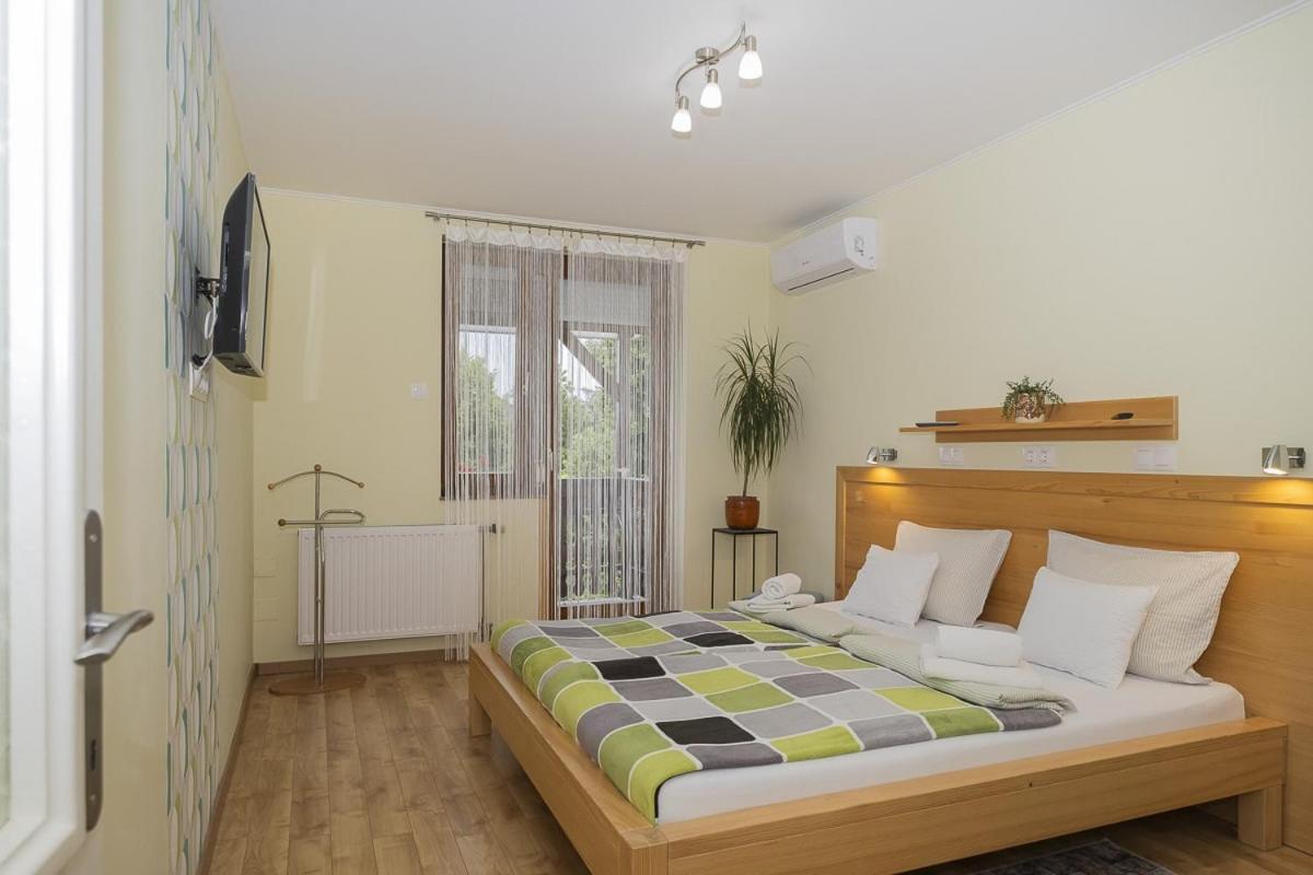 Acs Apartman Heviz Bagian luar foto