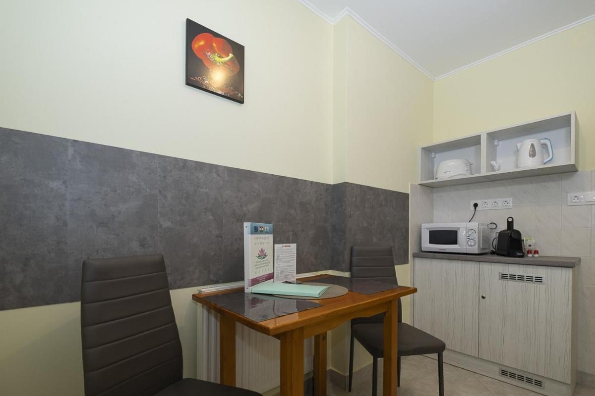 Acs Apartman Heviz Bagian luar foto